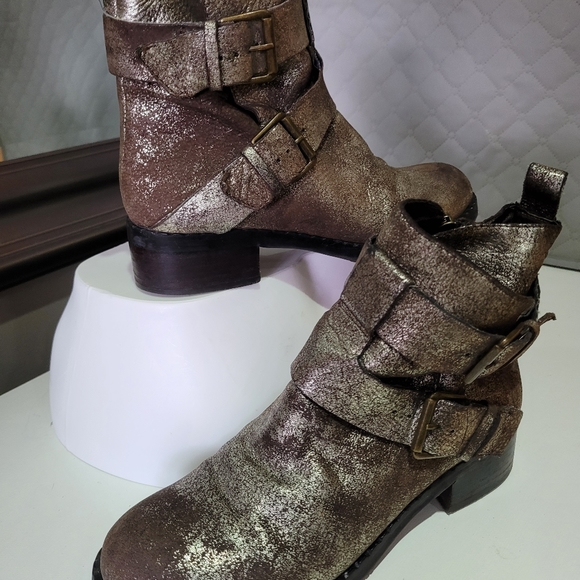 COPY - Leather Ankle Boots - Picture 3 of 7